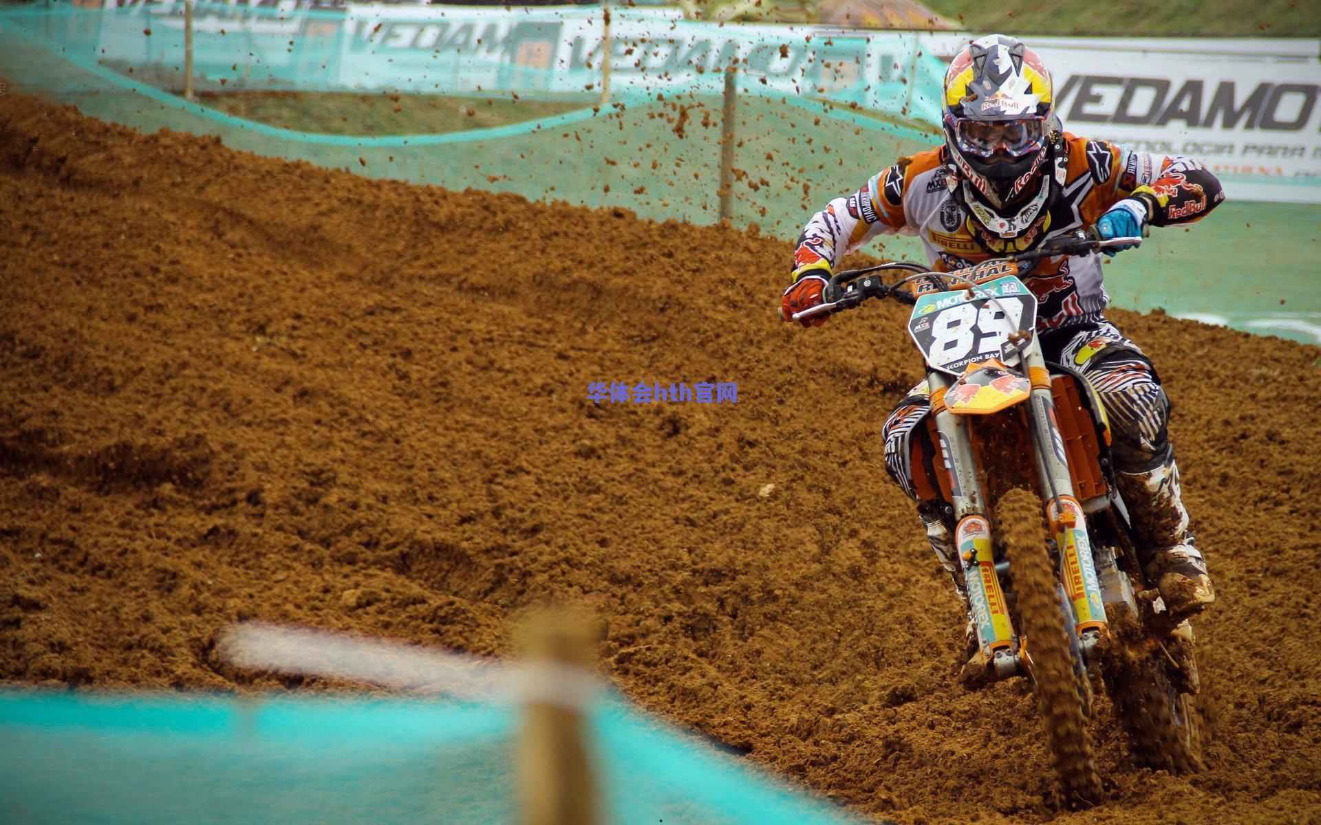 迪洛伦佐赛后直面争议，坚持称非假摔，强调接触导致失衡是关键