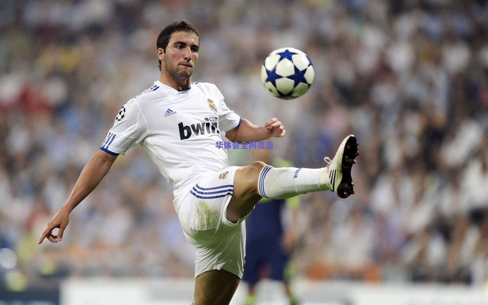 致敬还是争议？威廉姆斯赛场再现帕尔默经典庆祝，昔日风波再引讨论